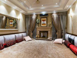 Master Weaver Ltd: Living Room Interior with Luxury Carpets